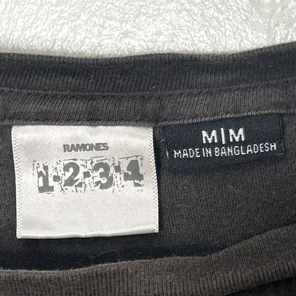 Vintage Ramones 1234 T-Shirt in Black w Ramones Album Artwork Medium Distressed - Picture 4 of 5